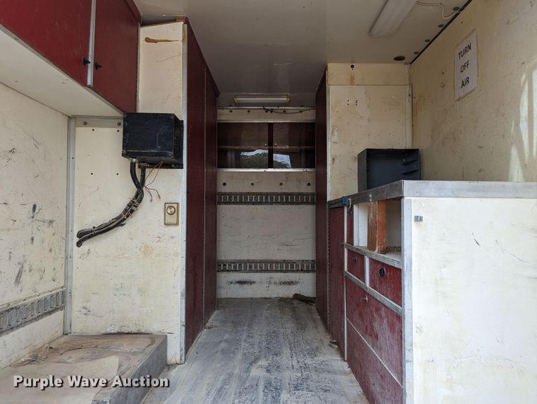 image for item LM9791 2001 Ford F350 Super Duty  box truck