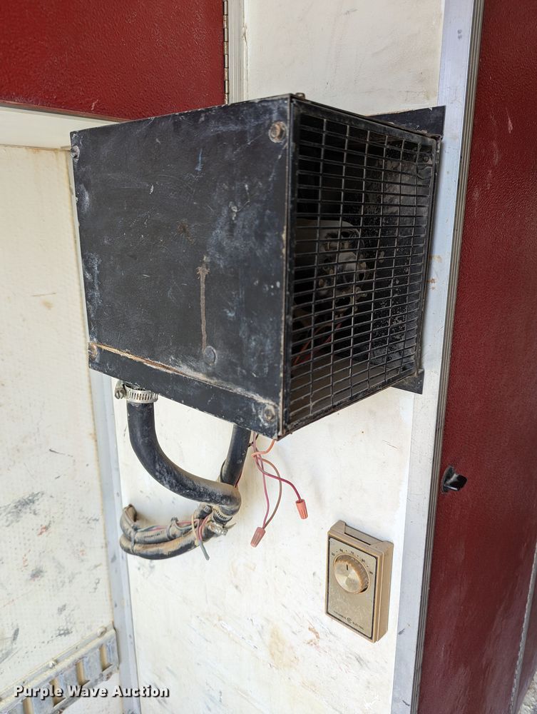 image for item LM9791 2001 Ford F350 Super Duty  box truck