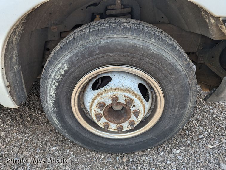 image for item LM9791 2001 Ford F350 Super Duty  box truck