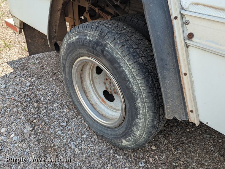 image for item LM9791 2001 Ford F350 Super Duty  box truck