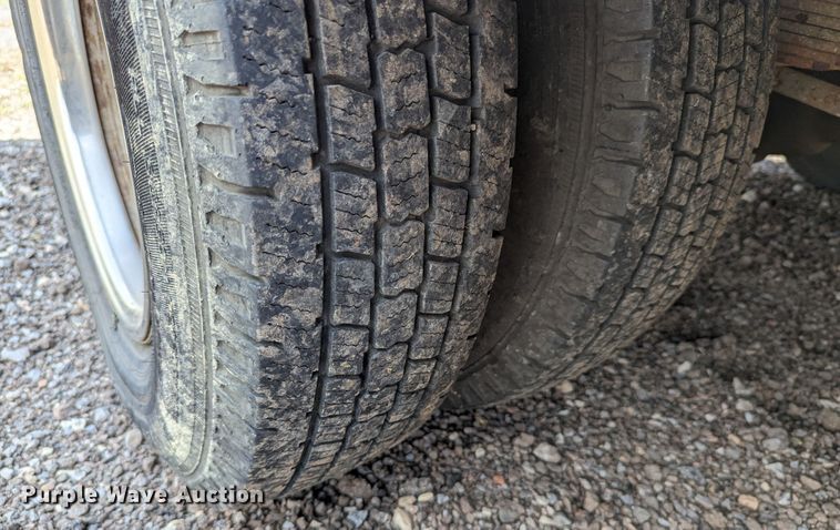 image for item LM9791 2001 Ford F350 Super Duty  box truck