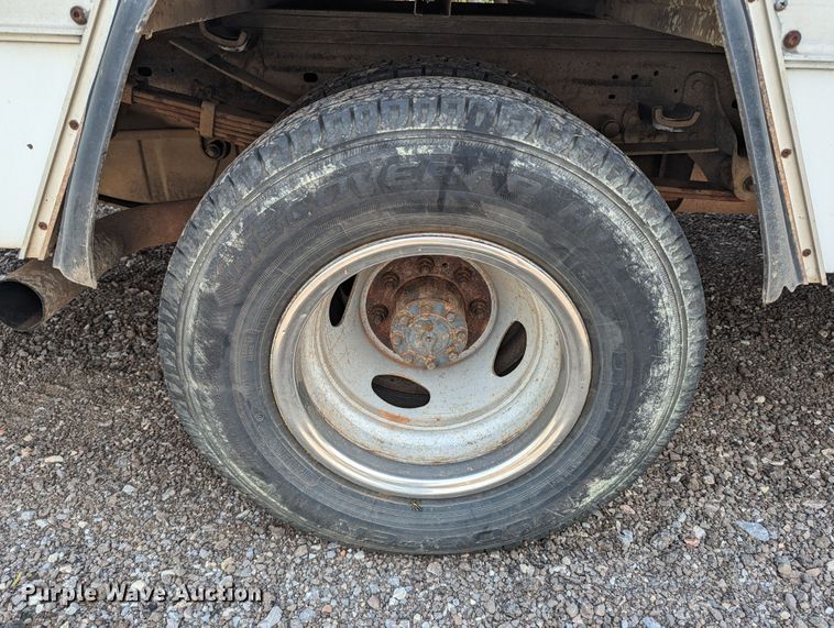 image for item LM9791 2001 Ford F350 Super Duty  box truck