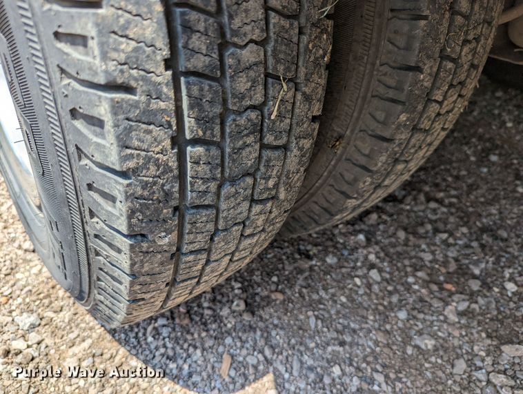 image for item LM9791 2001 Ford F350 Super Duty  box truck