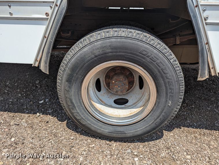 image for item LM9791 2001 Ford F350 Super Duty  box truck