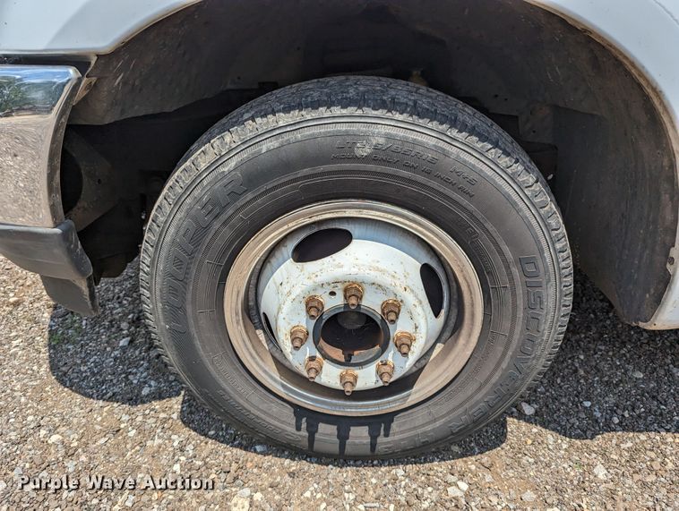 image for item LM9791 2001 Ford F350 Super Duty  box truck