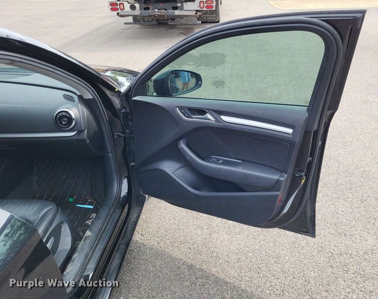 image for item LR9244 2016 Audi A3