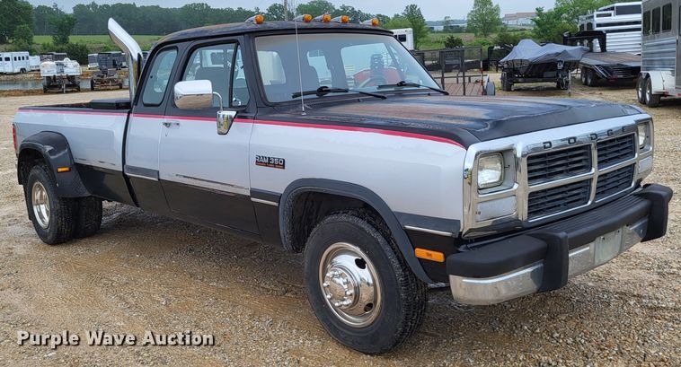 image for item LR9246 1992 Dodge Ram 350  Club Cab pickup truck