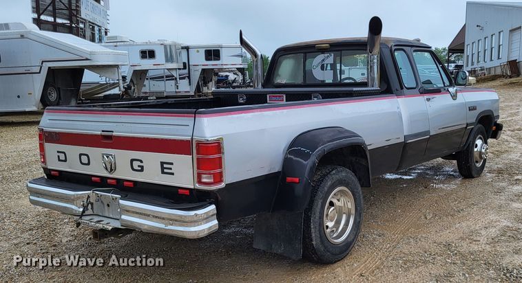 image for item LR9246 1992 Dodge Ram 350  Club Cab pickup truck