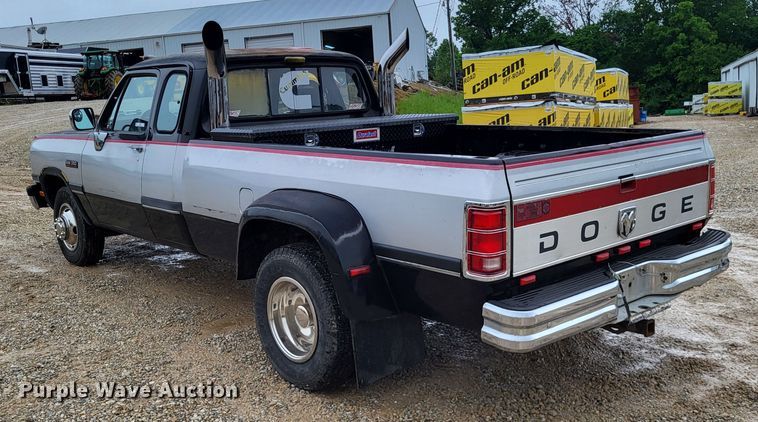 image for item LR9246 1992 Dodge Ram 350  Club Cab pickup truck