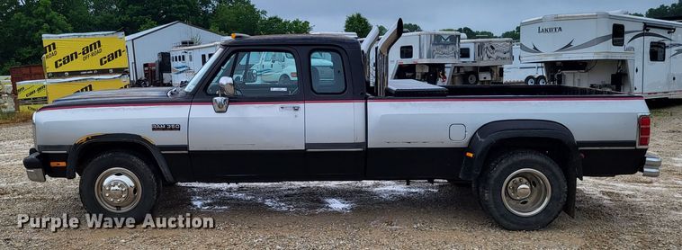 image for item LR9246 1992 Dodge Ram 350  Club Cab pickup truck