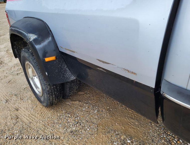 image for item LR9246 1992 Dodge Ram 350  Club Cab pickup truck