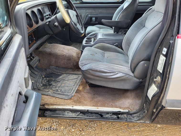 image for item LR9246 1992 Dodge Ram 350  Club Cab pickup truck