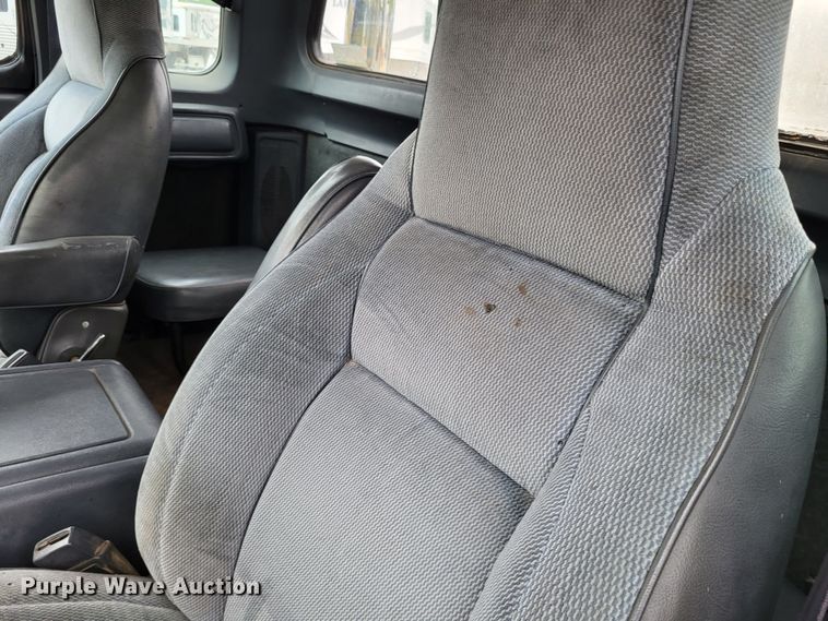 image for item LR9246 1992 Dodge Ram 350  Club Cab pickup truck