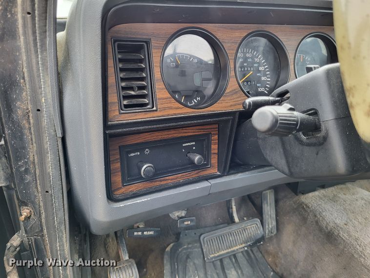 image for item LR9246 1992 Dodge Ram 350  Club Cab pickup truck