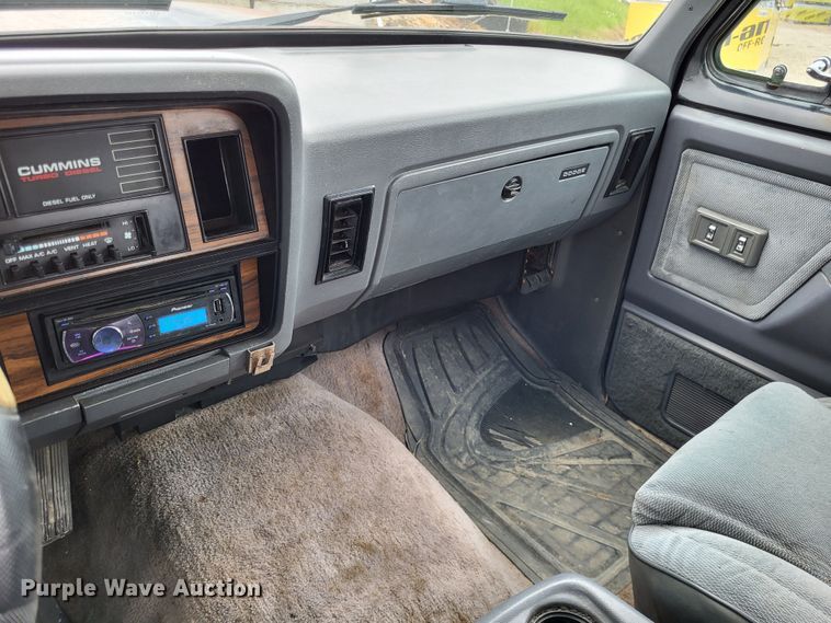 image for item LR9246 1992 Dodge Ram 350  Club Cab pickup truck