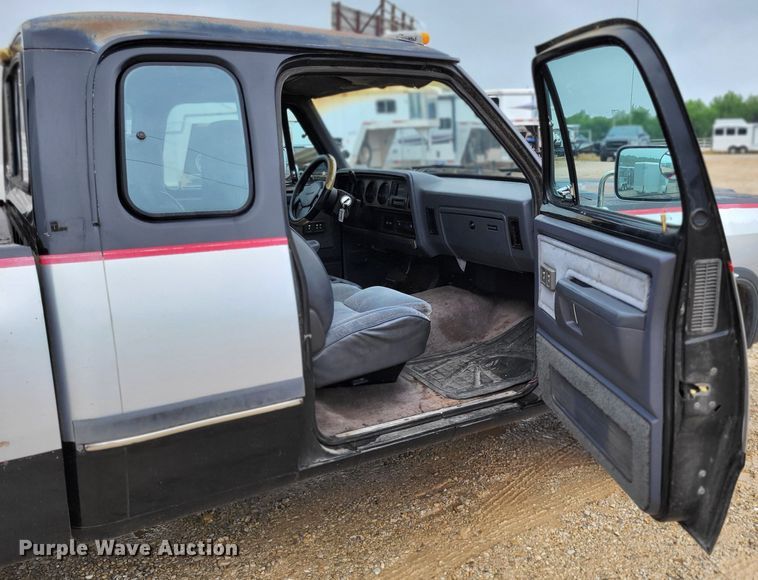 image for item LR9246 1992 Dodge Ram 350  Club Cab pickup truck