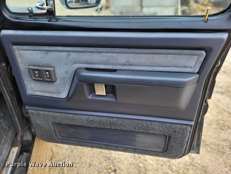 image for item LR9246 1992 Dodge Ram 350  Club Cab pickup truck