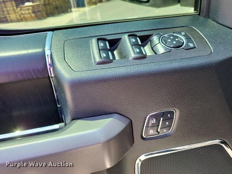 image for item LR9281 2018 Ford F150 Platinum  SuperCrew pickup truck