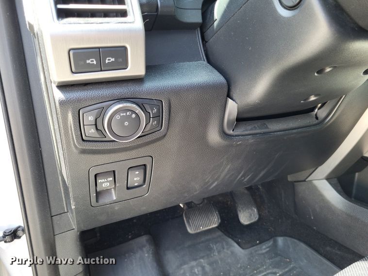 image for item LR9281 2018 Ford F150 Platinum  SuperCrew pickup truck