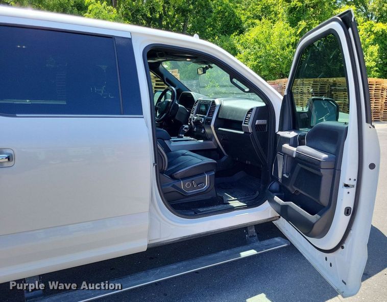 image for item LR9281 2018 Ford F150 Platinum  SuperCrew pickup truck