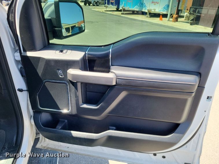 image for item LR9281 2018 Ford F150 Platinum  SuperCrew pickup truck