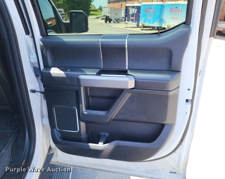 image for item LR9281 2018 Ford F150 Platinum  SuperCrew pickup truck