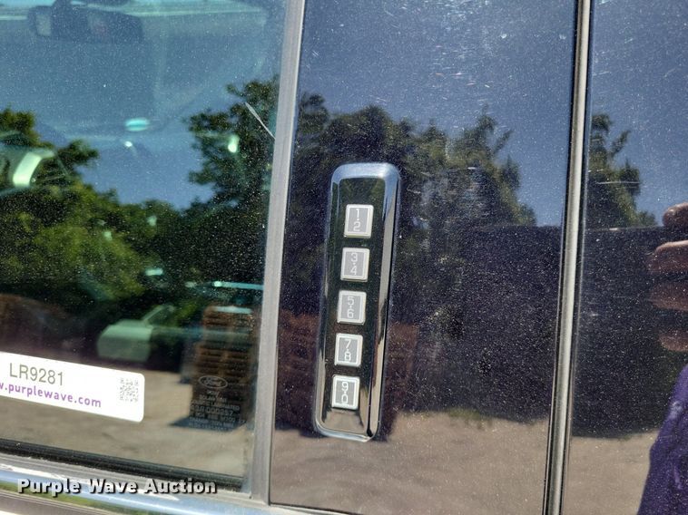 image for item LR9281 2018 Ford F150 Platinum  SuperCrew pickup truck