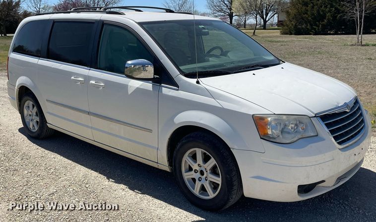 image for item LT9592 2010 Chrysler Town & Country  van