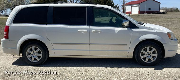 image for item LT9592 2010 Chrysler Town & Country  van