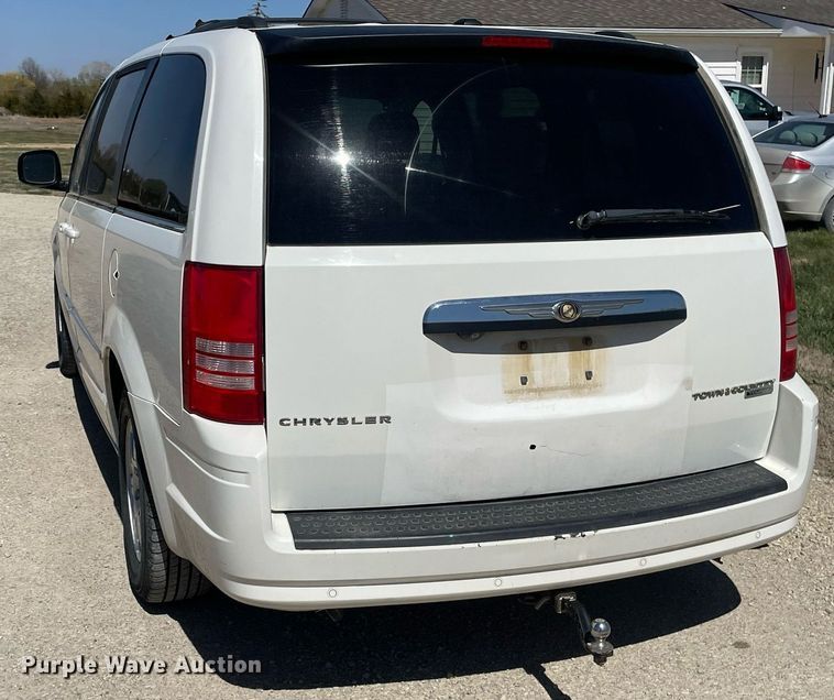 image for item LT9592 2010 Chrysler Town & Country  van