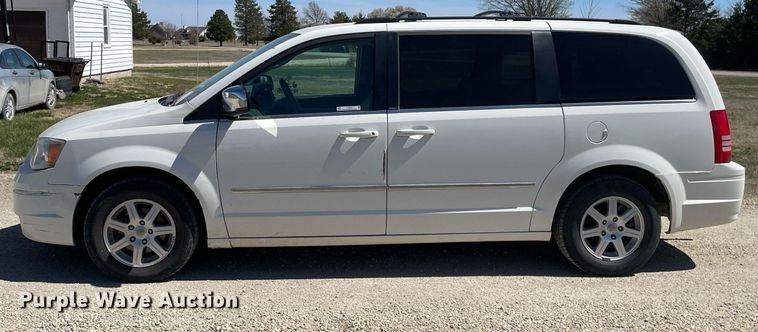 image for item LT9592 2010 Chrysler Town & Country  van