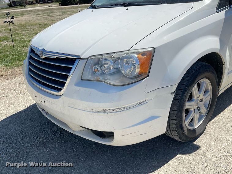 image for item LT9592 2010 Chrysler Town & Country  van