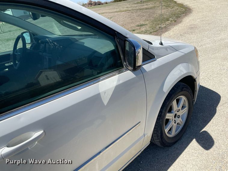 image for item LT9592 2010 Chrysler Town & Country  van