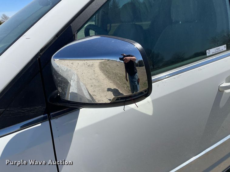 image for item LT9592 2010 Chrysler Town & Country  van