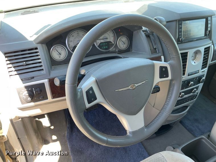 image for item LT9592 2010 Chrysler Town & Country  van