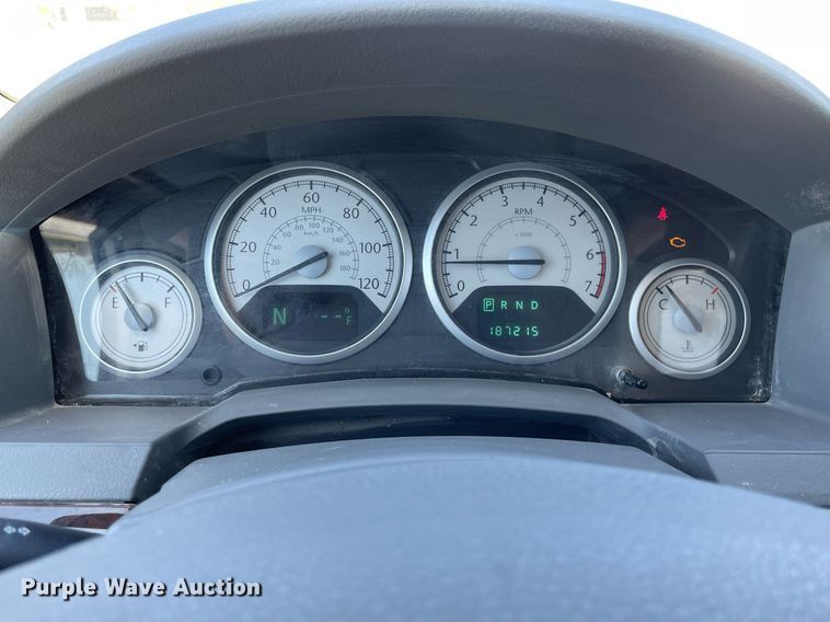 image for item LT9592 2010 Chrysler Town & Country  van