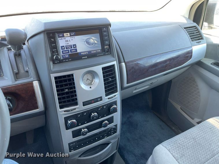 image for item LT9592 2010 Chrysler Town & Country  van