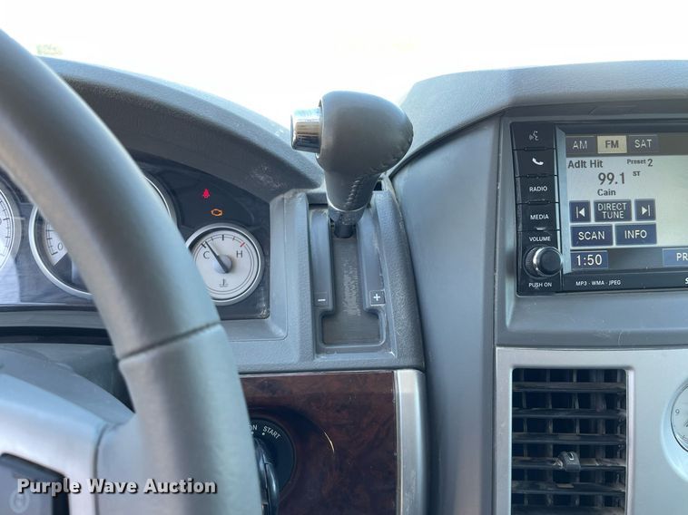 image for item LT9592 2010 Chrysler Town & Country  van