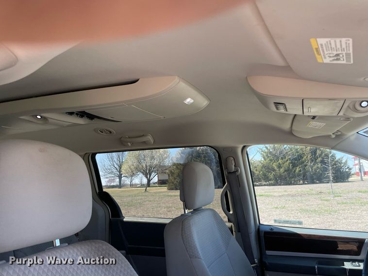 image for item LT9592 2010 Chrysler Town & Country  van