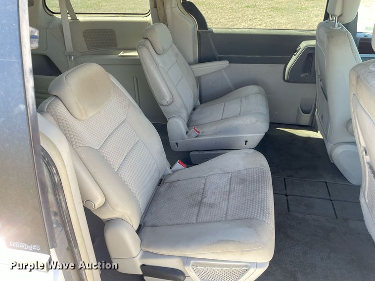 image for item LT9592 2010 Chrysler Town & Country  van