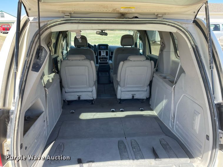 image for item LT9592 2010 Chrysler Town & Country  van