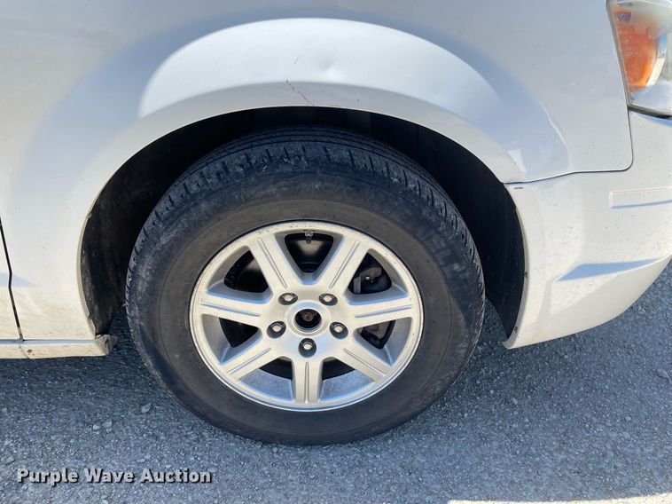 image for item LT9592 2010 Chrysler Town & Country  van