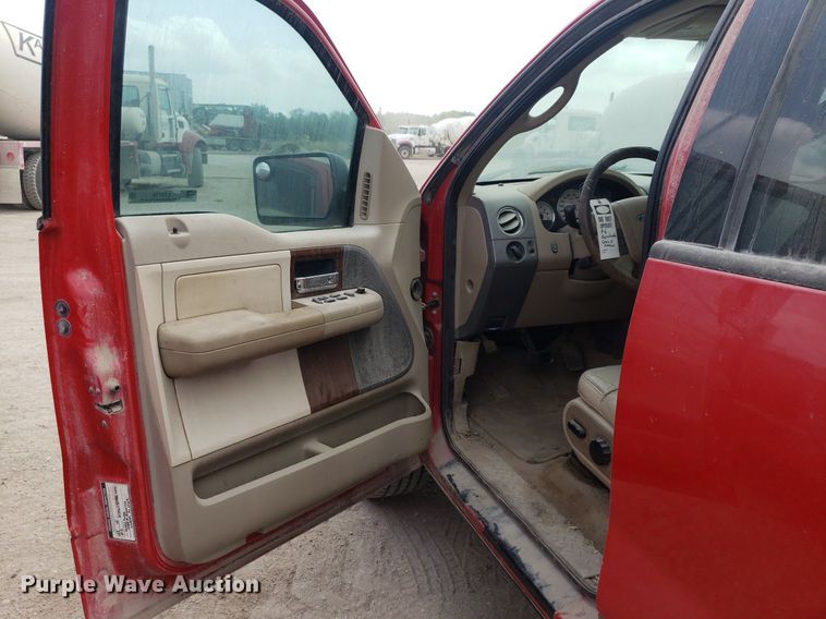 image for item LT9739 2004 Ford F150  SuperCrew pickup truck