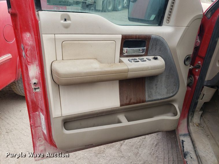 image for item LT9739 2004 Ford F150  SuperCrew pickup truck