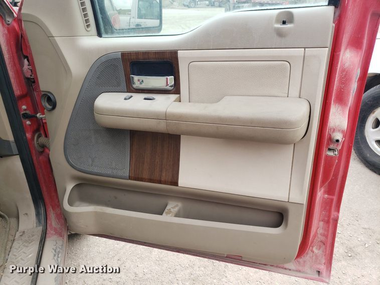 image for item LT9739 2004 Ford F150  SuperCrew pickup truck