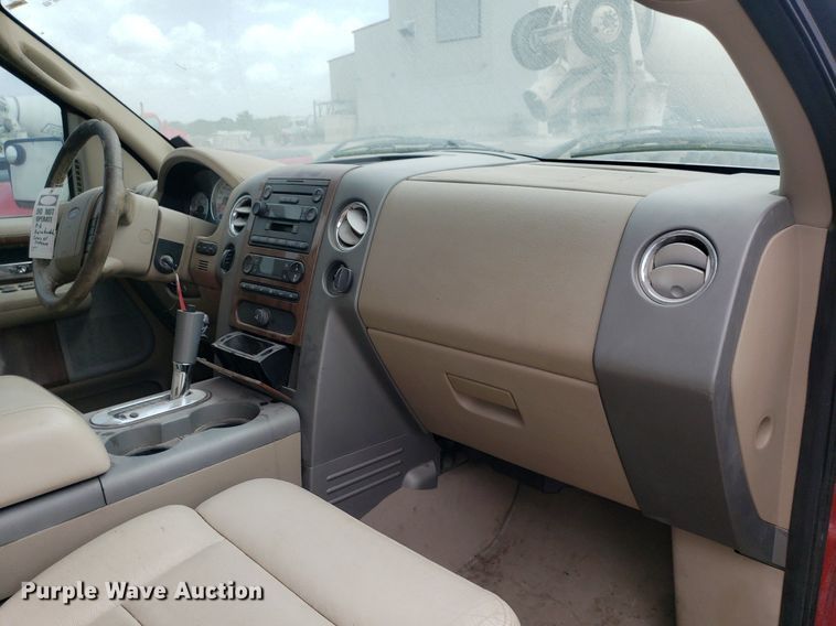 image for item LT9739 2004 Ford F150  SuperCrew pickup truck