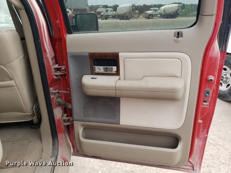 image for item LT9739 2004 Ford F150  SuperCrew pickup truck