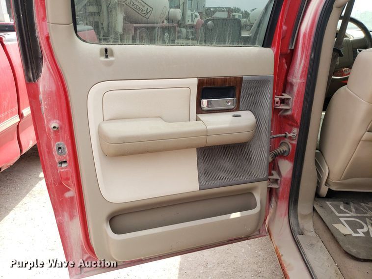 image for item LT9739 2004 Ford F150  SuperCrew pickup truck