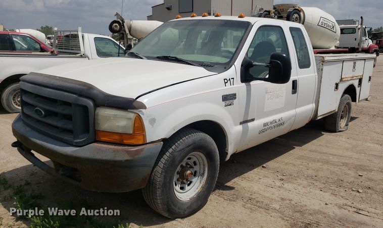 image for item LT9743 1999 Ford F350 Super Duty  SuperCab utility bed pickup truck