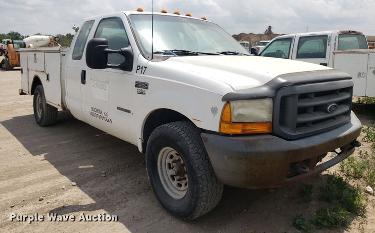 image for item LT9743 1999 Ford F350 Super Duty  SuperCab utility bed pickup truck